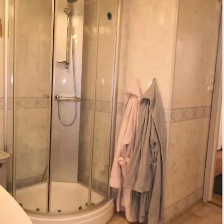 Sentral Strandleilighet Med Hvalsenter Apartment